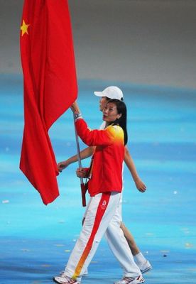 二十届 冬奥 中国 第一位女旗手？今夏奥运会