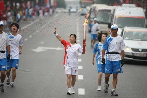 杭州火炬传递每人跑多少米（在北京奥运会火炬传递）