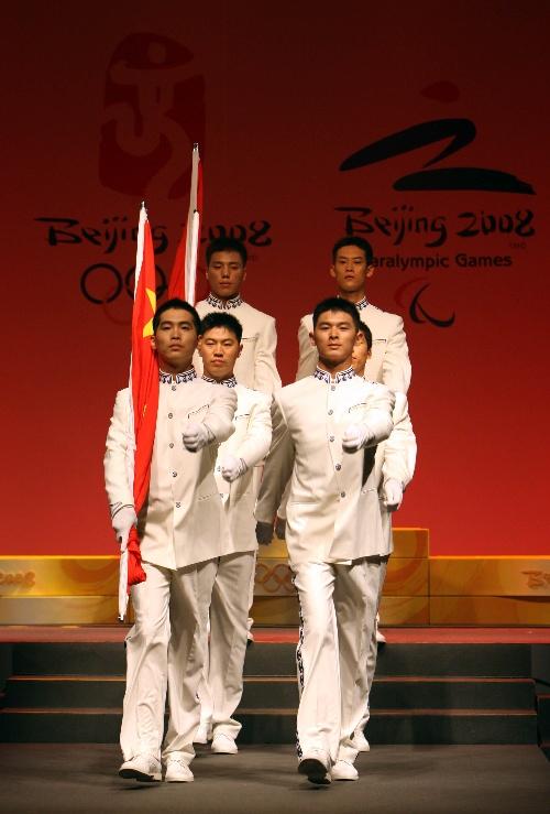 2008北京奥运会升旗服装（2008年奥运会颁奖仪式）