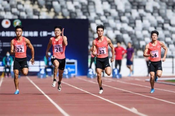 2021奥运会中国女子短跑拥抱队友的是谁（奥运会队友评价）