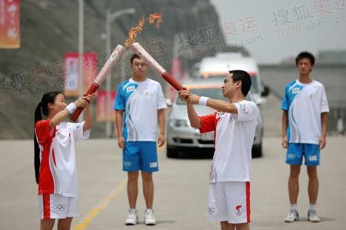 奥运火炬是怎样传递的（奥运会火炬接力）