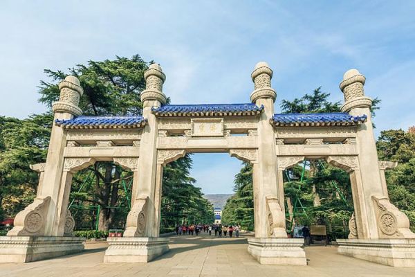 中山陵和鸟巢哪个占地面积大（奥运会五牌楼）